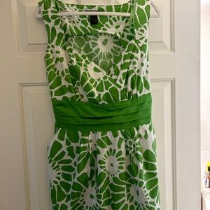 Green and White - Size 14 Sweet heart neckline dress